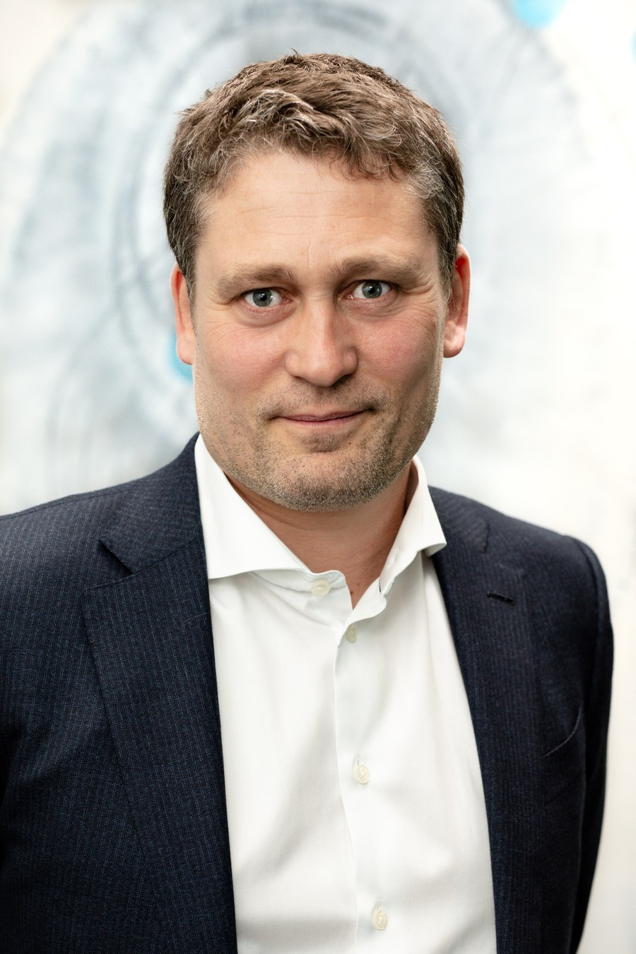 Dr. Lars Frølund